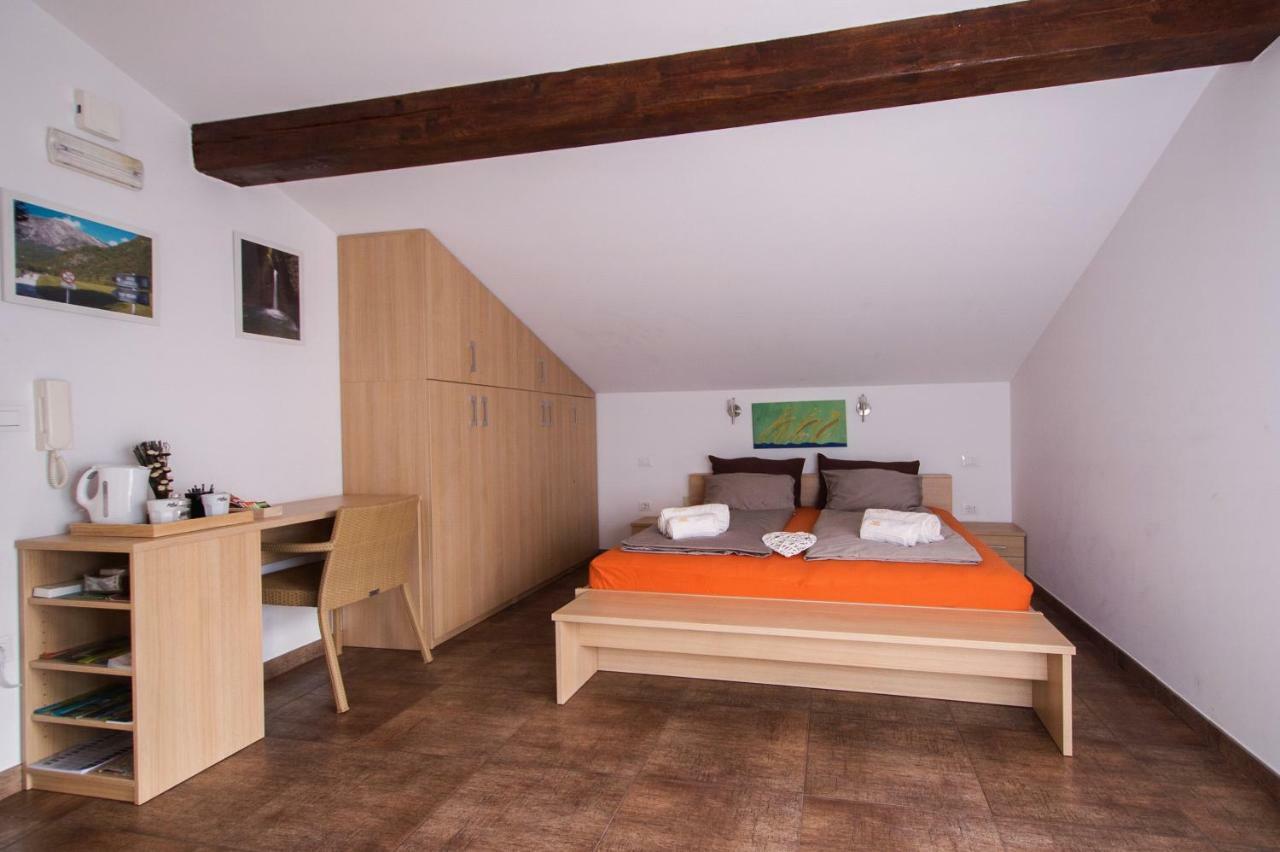 Apartment And Rooms Hisa Sonca Kobarid Exterior foto